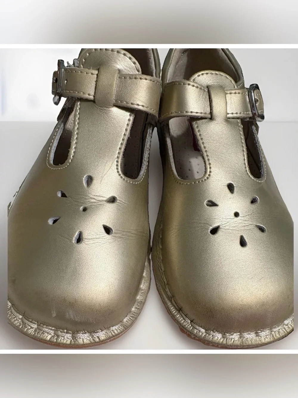 L’amour Marie gold Mary Jane. Little kid size 13.
